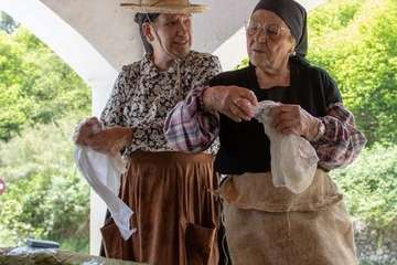 Las lavanderas, motivo de El Roque Azucarero para felicitar por el Día de Canarias/Yure Dial Fotografía.